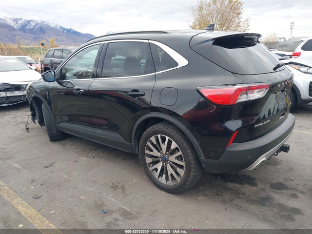 1FMCU9J9XLUB16219 Ford Escape Titanium