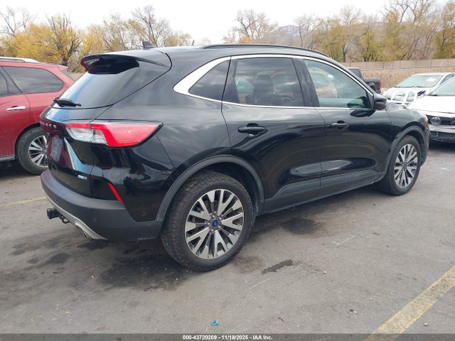 1FMCU9J9XLUB16219 Ford Escape Titanium