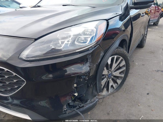 1FMCU9J9XLUB16219 Ford Escape Titanium