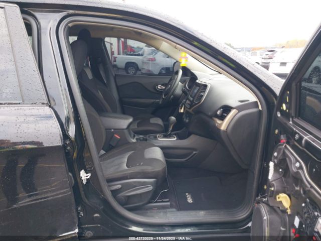 2017 JEEP CHEROKEE 1C4PJLASXHW548061 Photo 4