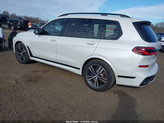 2025 BMW X7 5UX33EM06S9Z55281 Photo 2