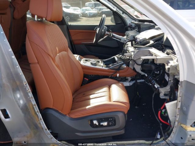 2025 BMW X7 5UX33EM06S9Z55281 Photo 4
