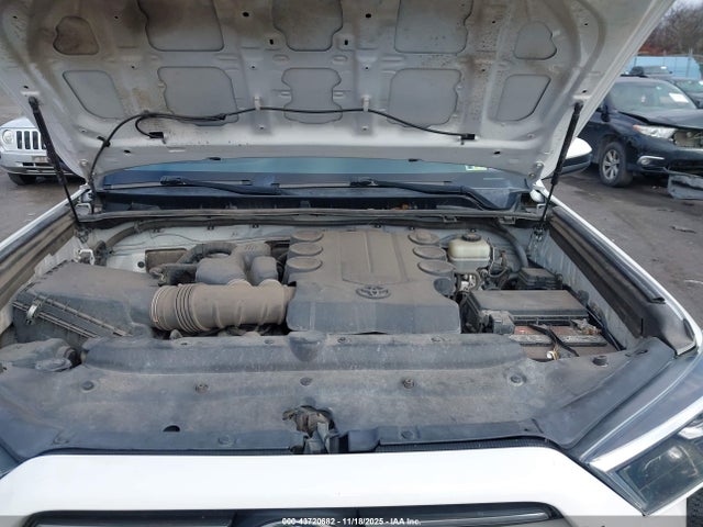 Продажа на аукционе авто 2020 Toyota 4runner Sr5, vin: JTEBU5JR4L5772818, номер лота: 43720682