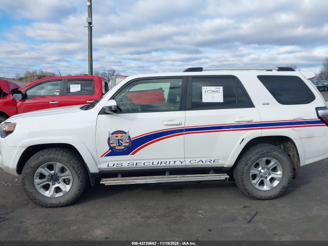 Продажа на аукционе авто 2020 Toyota 4runner Sr5, vin: JTEBU5JR4L5772818, номер лота: 43720682
