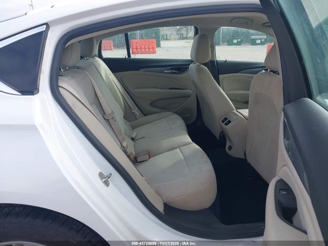 W04GL6SX8J1061458 Buick Regal Sportback Preferred