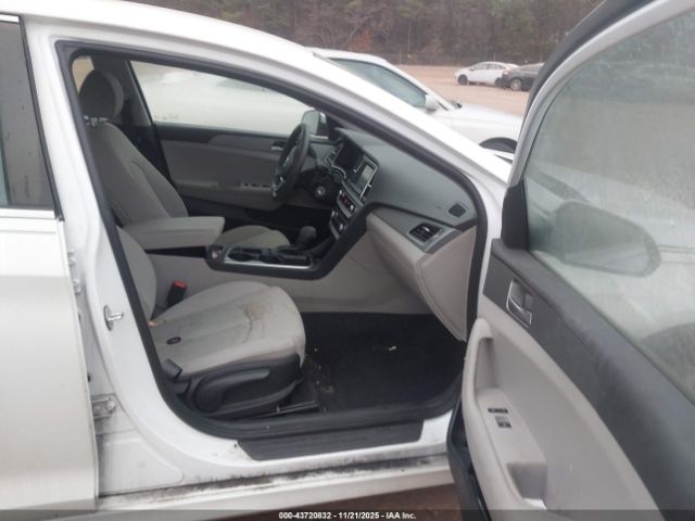 2019 HYUNDAI SONATA 5NPE24AF3KH797117 Photo 4