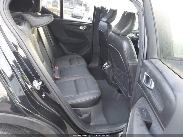 2024 VOLVO XC40 YV4L12UM7R2261482 Photo 7