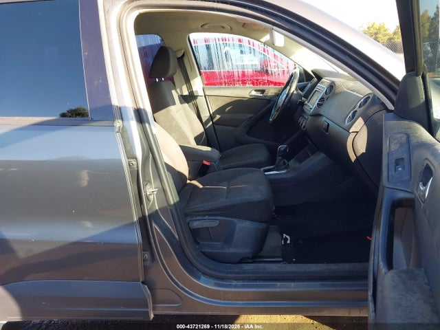 WVGAV7AX4FW506099 Volkswagen TIGUAN S