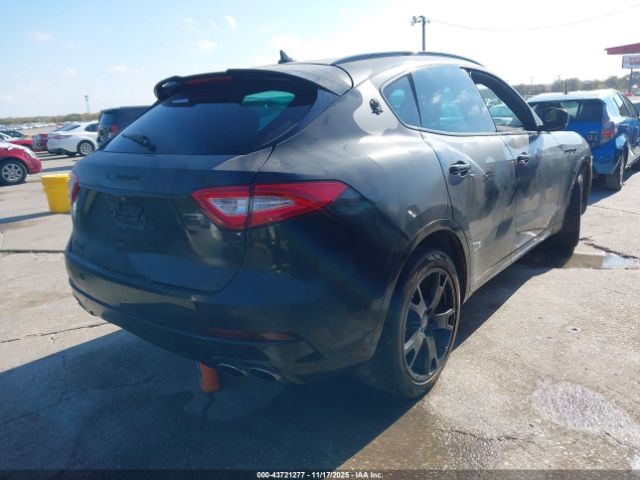 2017 MASERATI LEVANTE ZN661XUS3HX226921 Photo 3