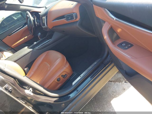 2017 MASERATI LEVANTE ZN661XUS3HX226921 Photo 4