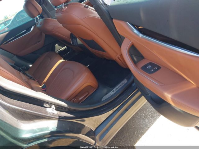 2017 MASERATI LEVANTE ZN661XUS3HX226921 Photo 7