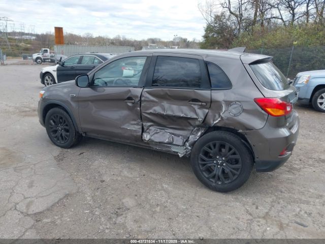 2018 MITSUBISHI OUTLANDER SPORT JA4AR3AU5JU003588 Photo 2