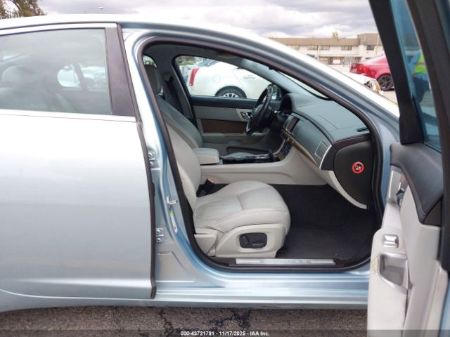 2013 JAGUAR XF SAJWA0ES1DPU00567 Photo 4