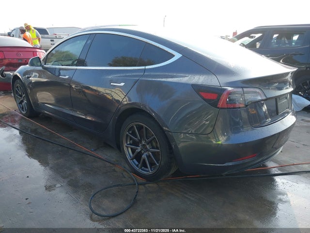 2019 TESLA MODEL 3 5YJ3E1EA0KF435319 Photo 2
