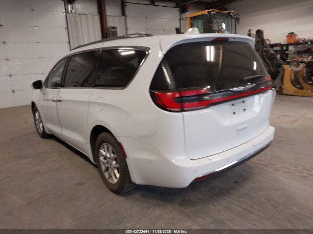 2022 CHRYSLER PACIFICA 2C4RC1BG9NR155223 Photo 2