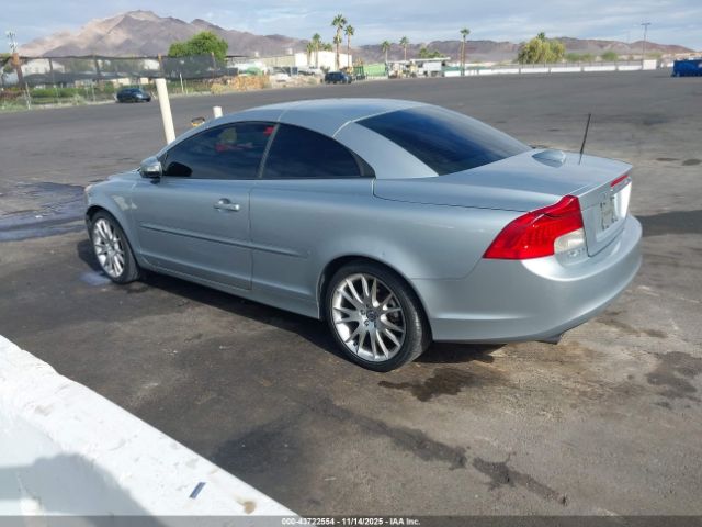 2011 VOLVO C70 YV1672MC6BJ118857 Photo 2