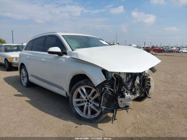 2017 AUDI Q7 WA1VAAF72HD028670