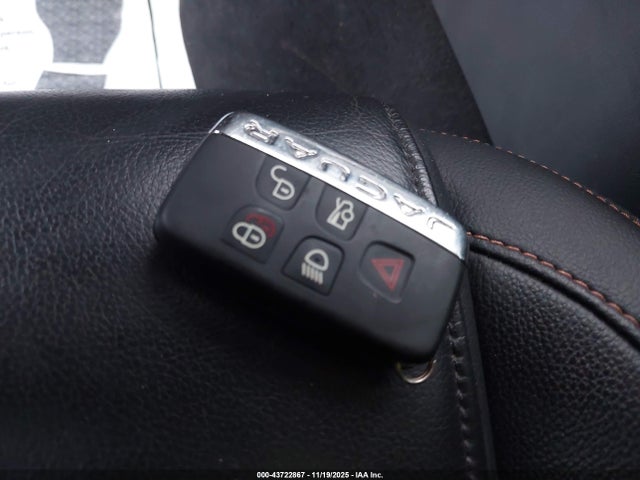 2019 JAGUAR XE SAJAK4FX5KCP48255 Photo 10