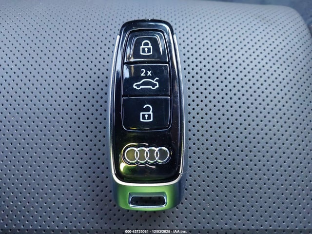 2025 AUDI A8 WAULDAF85SN012684 Photo 10