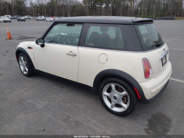 2003 MINI COOPER WMWRC33463TE15955 Photo 2