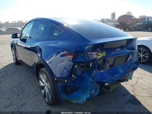 2024 TESLA MODEL Y 7SAYGAEE8RF009832 Photo 2