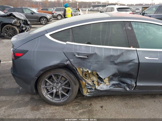 2019 TESLA MODEL 3 5YJ3E1EA3KF307527 Photo 5