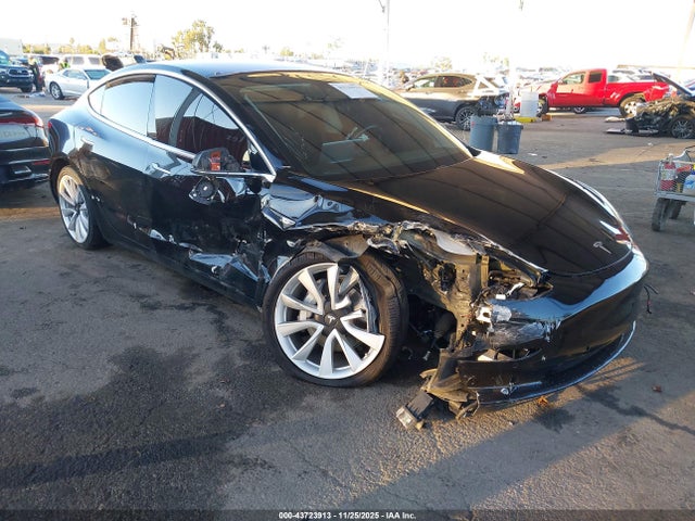 2018 TESLA MODEL 3 5YJ3E1EB4JF184747 Photo 0
