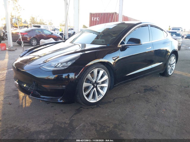 2018 TESLA MODEL 3 5YJ3E1EB4JF184747 Photo 1