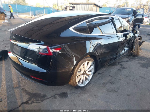 2018 TESLA MODEL 3 5YJ3E1EB4JF184747 Photo 3