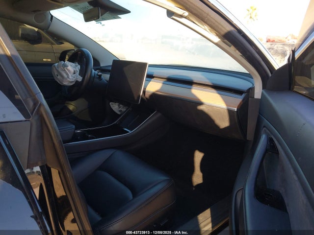 2018 TESLA MODEL 3 5YJ3E1EB4JF184747 Photo 4