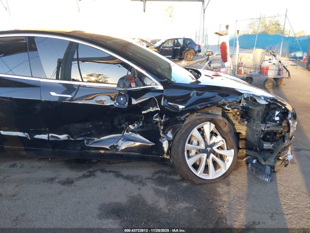 2018 TESLA MODEL 3 5YJ3E1EB4JF184747 Photo 5