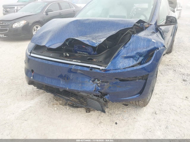 2026 TESLA MODEL Y 7SAYGDEE8TA391947 Photo 5