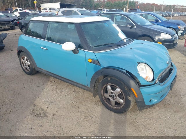2008 MINI COOPER WMWMF33558TU64594 Photo 0