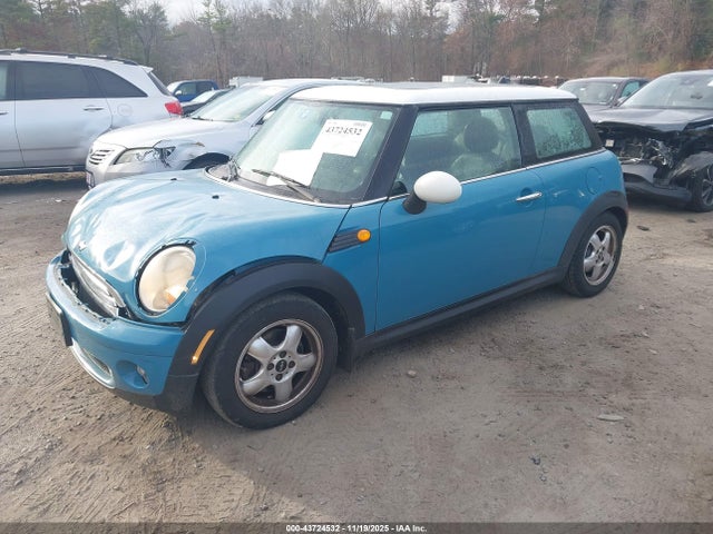 2008 MINI COOPER WMWMF33558TU64594 Photo 1
