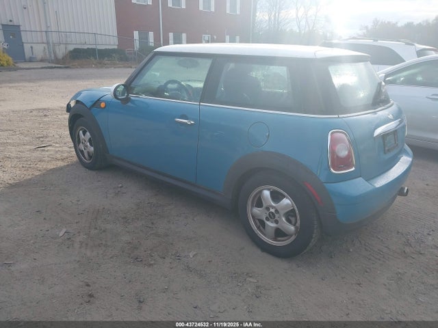 2008 MINI COOPER WMWMF33558TU64594 Photo 2