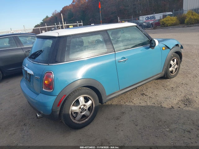 2008 MINI COOPER WMWMF33558TU64594 Photo 3