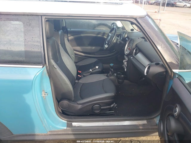2008 MINI COOPER WMWMF33558TU64594 Photo 4