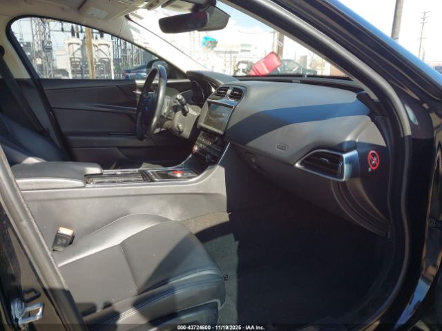 2019 JAGUAR XE SAJAS4FX9KCP52776 Photo 4