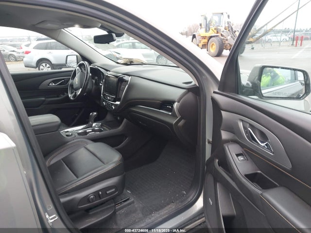 1GNEVHKW8JJ275433 Chevrolet Traverse 3lt