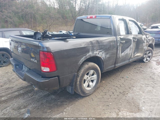 43724711 :رقم المزاد ، 1C6RR7FT5JS214695 vin ، 2018 Ram 1500 مزاد بيع