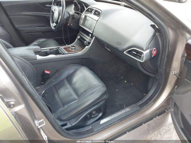 2017 JAGUAR XE SAJAE4BG4HA967113 Photo 4