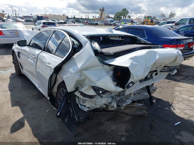 2018 BMW 530E WBAJA9C54JB034636 Photo 2