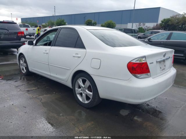 2005 TOYOTA CAMRY 4T1BE32K65U027869 Photo 2