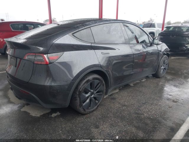 2024 TESLA MODEL Y 7SAYGDEDXRF151981 Photo 3