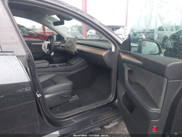 2024 TESLA MODEL Y 7SAYGDEDXRF151981 Photo 4