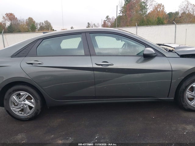 KMHLL4DGXSU998152 Hyundai ELANTRA SE