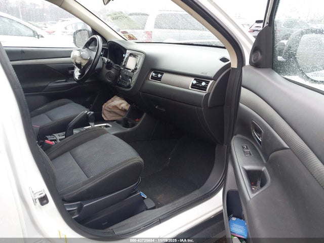 2016 MITSUBISHI OUTLANDER JA4AD3A37GZ062689 Photo 4