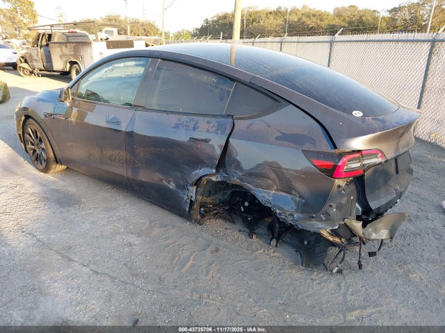 2022 TESLA MODEL Y 7SAYGDEE4NA006032 Photo 2