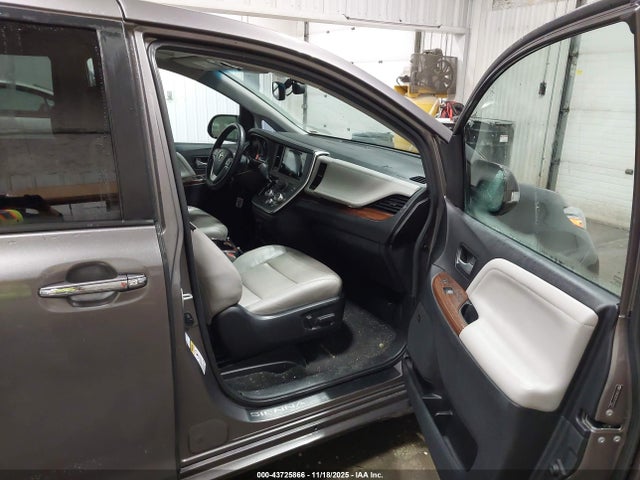 5TDDK3DC3FS112279 Toyota Sienna Limited Premium 7 Passenger