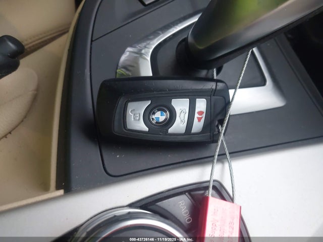 43726146 :رقم المزاد ، WBA8E5G5XGNU21642 vin ، 2016 Bmw 320i Xdrive مزاد بيع